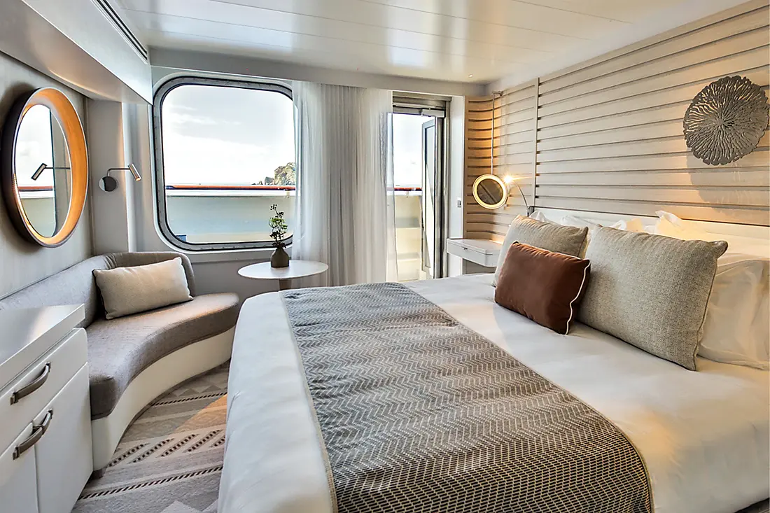 Carousel cabins: Lower deck balcony stateroom