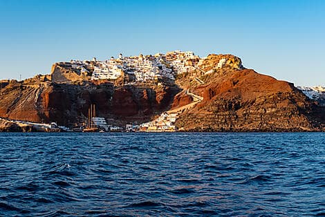 28 Aug 27 - Sailing in the Santorini Caldera