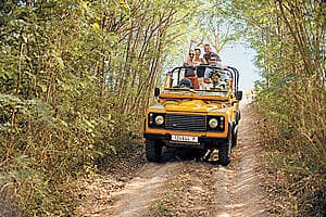 Huahine exploration by 4WD & boat